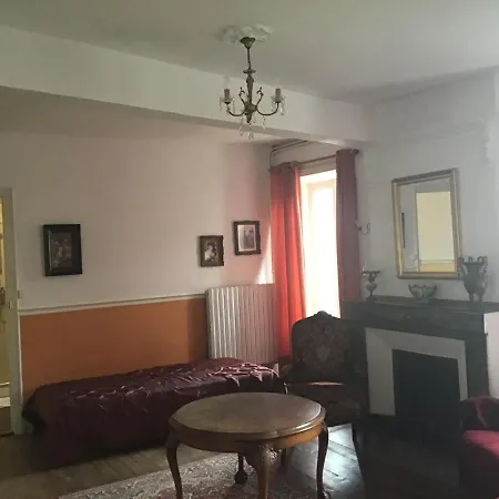 Maison Forestière Couette-café